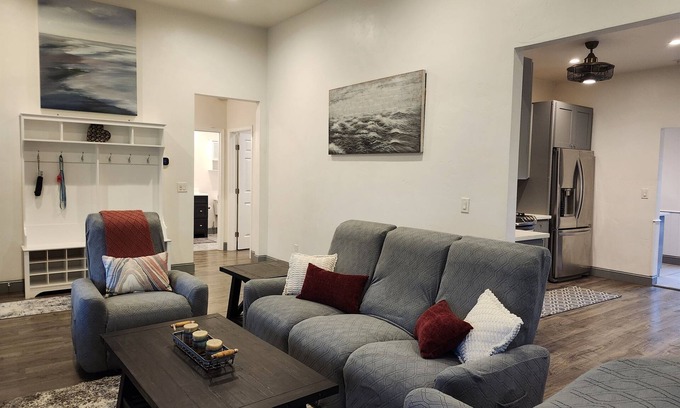Lodi House | Bordeaux Bungalow | 1 Block to Downtown | Lovely Backyard | Dog Friendly