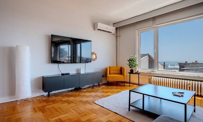 Taksim Apartment | Bosphorus View with Spacious 5-bedroom apartment in amazing Istanbul with AC