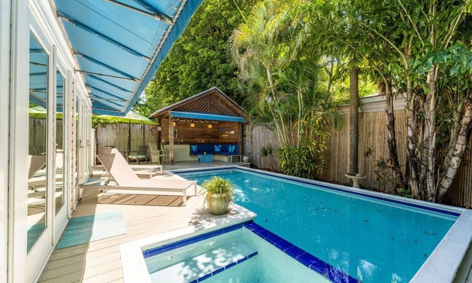 The Meadows House | BOTTOMS UP BUNGALOW - PERFECT 2 Bed/2 Bath PRIVATE POOL