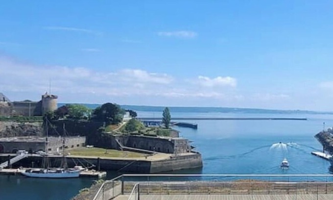 Downtown Apartment | Bougainville apartment Sea and castle view