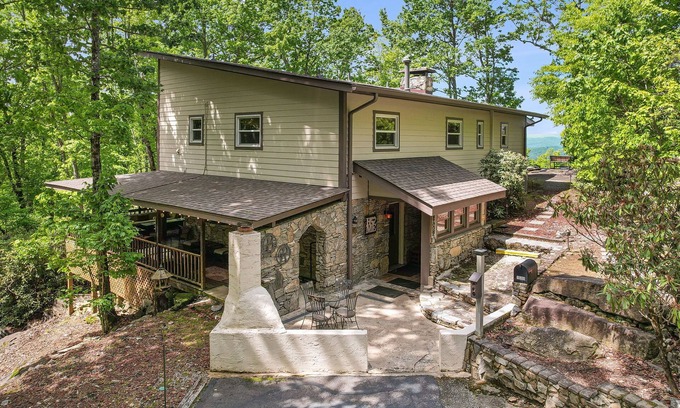 Pisgah Forest House | Boulder Ridge Estate | Hot Tub, Disc Golf &Views⛰️ + Biltmore Pass | 15m Brevard