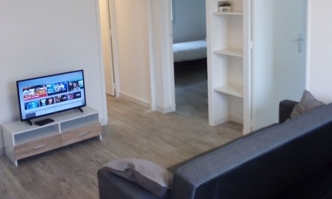 3rd Arrondissement Apartment | Boulevard Bouès, YELLOW Apartment