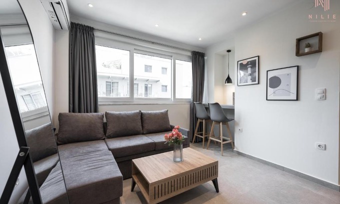 Vardaris Apartment | Bourn, Nilie Hospitality MGMT