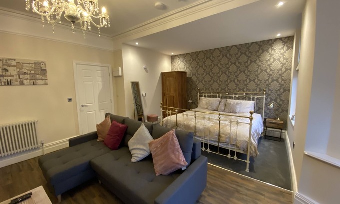 Lytham St. Anne's Apartment | Boutique Apartment in great location with private parking