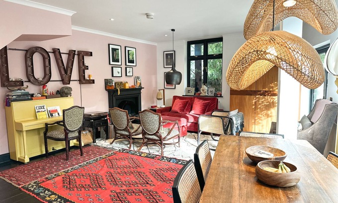 Chiswick House | Boutique, exotic house in central London near riverside with parking
