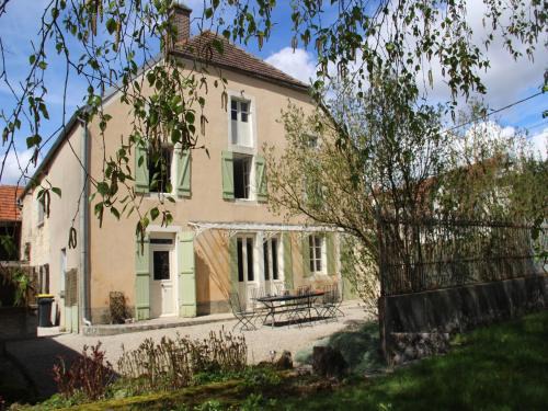 Bouix House | Boutique Holiday Home in Bouix with Garden