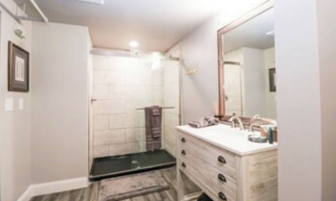 Seneca Bed & Breakfast | Boutique hotel in historic downtown Seneca. Room#1, Q/K combo.