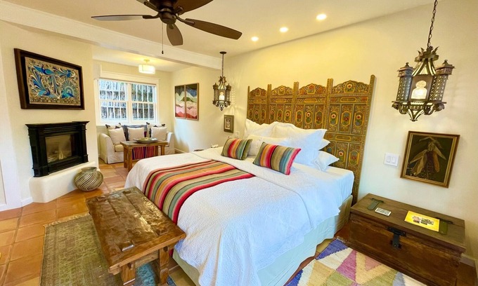 South Capitol Bed & Breakfast | BOUTIQUE HOTEL - King deluxe Room-1/2 mi. from Santa Fe Plaza