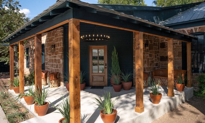 Mason House | Boutique Hotel Mason TX