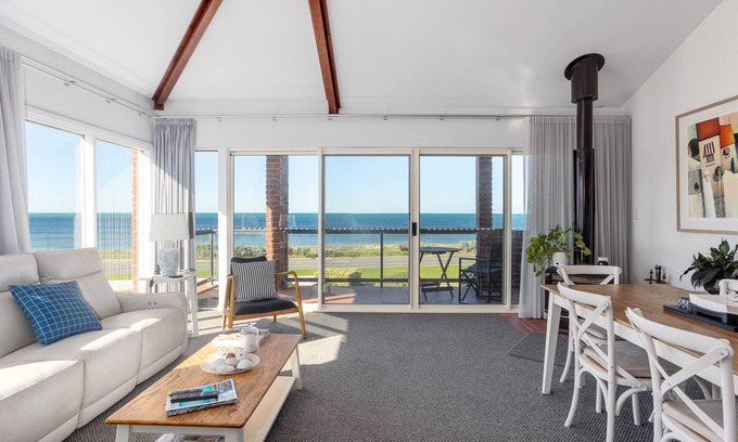 Encounter Bay Apartment | Boutique luxury ocean front apartment with superb sea and island views
