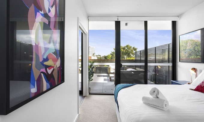 Kingston Apartment | Boutique Unit with Huge Terrace near Cafes & Shops