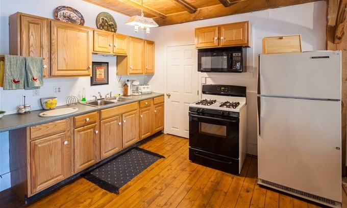 Naples Cottage | Bove Cottage 2-limit 6 2 Bedroom Cottage by RedAwning