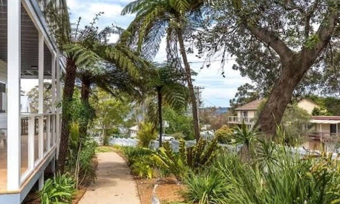 Hyams Beach House | Bowen View - pet-friendly home near Hyams Beach