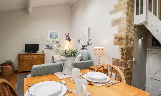 Norton Sub Hamdon Cottage | BOWER COACH HOUSE, character holiday cottage in Bower Hinton