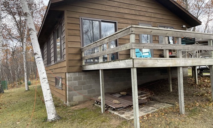 Deerwood Cabin | BOWHUNTERS FALL PARADISE! 50 acres of lakeshore forest, and only YOU! Big bucks!