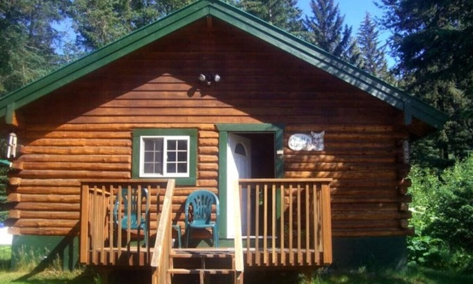 Bear Creek Cabin | Box Canyon "Wolf's Den Cabin" - 2 bed, WIFI