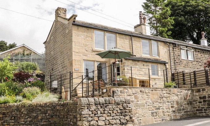 Oxenhope Cottage | BOX TREE COTTAGE, pet friendly, character holiday cottage in Oxenhope