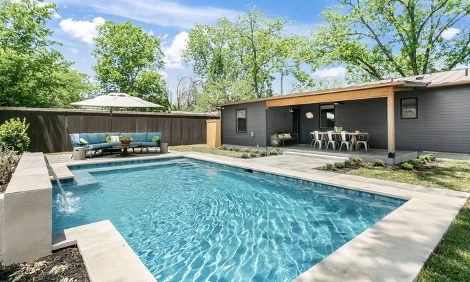 Fredericksburg House | Boxwoods | 3/2 | Pool, Cabana, Washer/Dryer