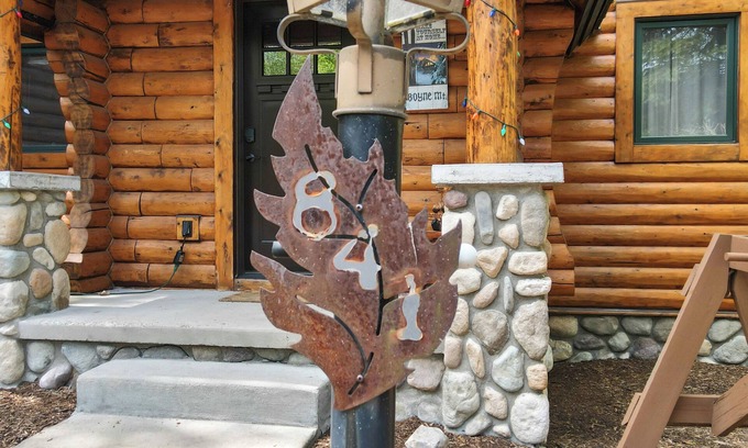 Boyne City Cabin | Boyne Mountain Cabin 4 Bedrooms garage and hot tub clean and cozy