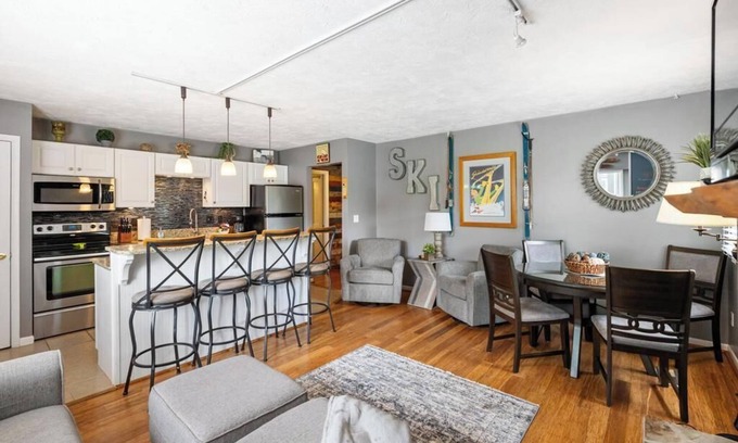 Boyne Falls Condo | Boyne Mountain Year Round Lodge sleeping 11