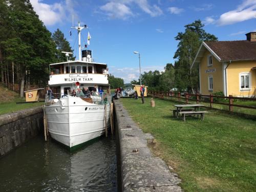 Norsholm Bed & Breakfast | Brådtom Slusscafé & Stugor