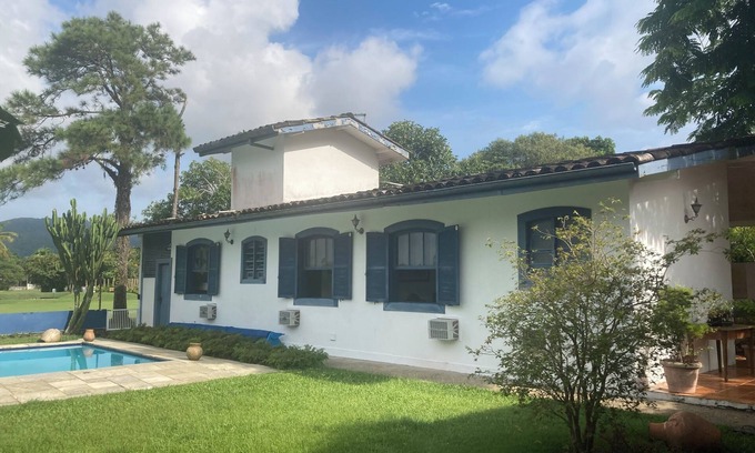 Balneario Praia do Pernambuco House | Colonial House at Guarujá Golf Club