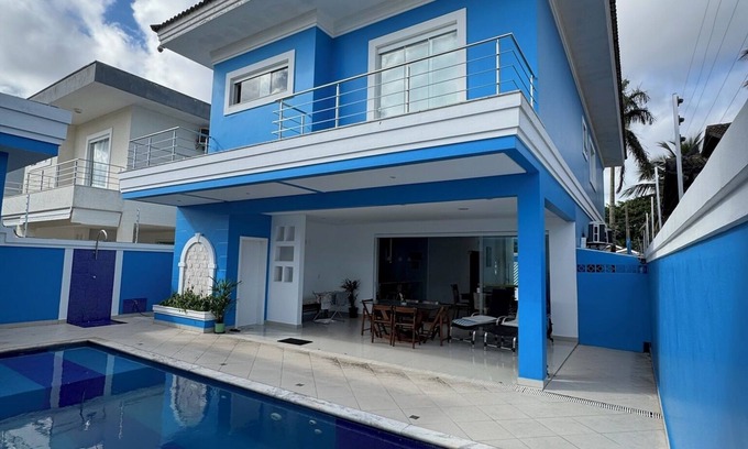 Balneario Praia do Pernambuco House | Spacious Residence with Pool in Praia do Mar Casado/Pernambuco Guarujá