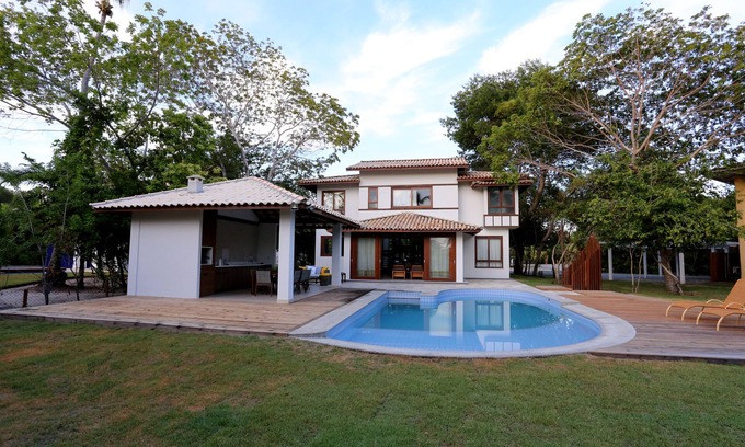 Sauipe House | Luxury home with pool and large green outdoor area in Costa do Sauipe