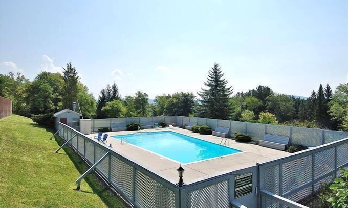 Davis Condo | BR248-Pool! Close to all ski areas and Canaan Valley Attractions!