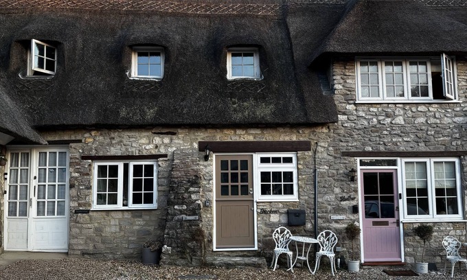 Holworth Cottage | BRACKEN COTTAGE, romantic, with a garden in Osmington