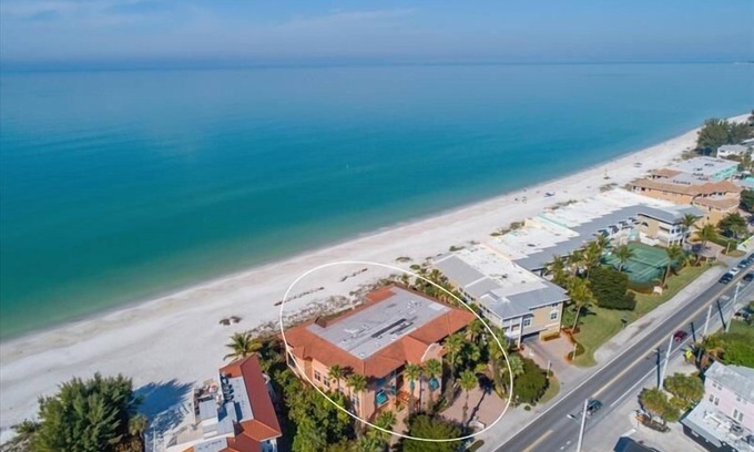 Bradenton Beach Condo | Bradenton Beach Club Unit B by Duncan Real Estate!