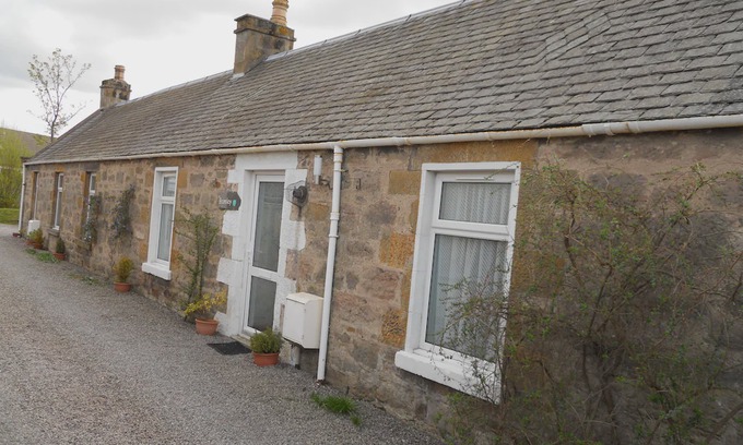 Forres Cottage | "Bramley Cottage" Self catering 1 bedroom - near town centre