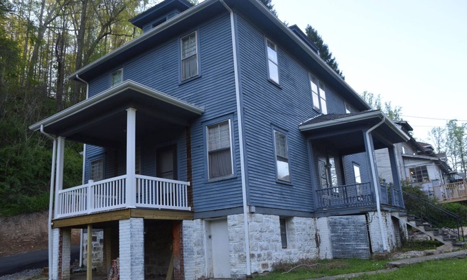 Freeman House | Bramwell Staff House & Inn just minutes from the Pocohontas Trail System in WV!