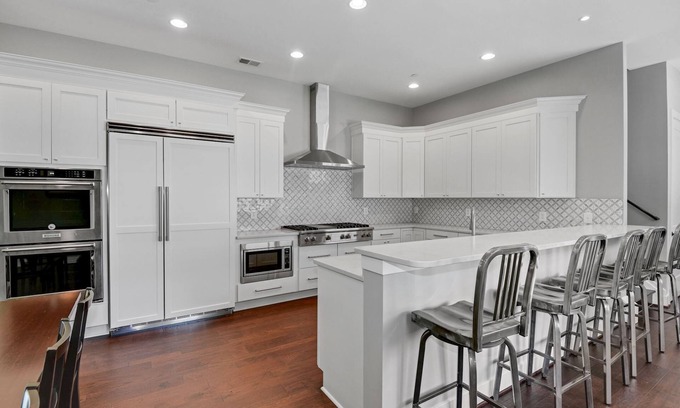 Homewood House | Brand New.1.5 blocks to Westin. 1st floor bed & bath. Walkable Convenience