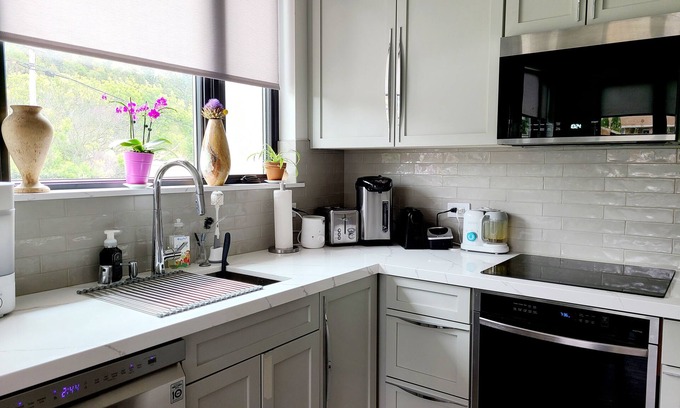 Linda Mar Condo | Brand new 1 bedroom place with indoor fireplace