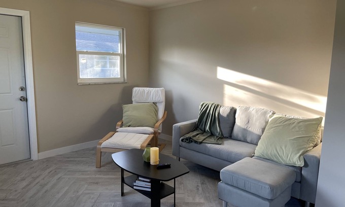 East Naples Apartment | Brand new 1 bedroom unit in heart of Naples near shopping plaza
