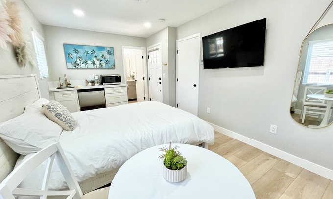 South Redlands Apartment | BRAND NEW 2-bdrm Guesthouse with WiFi, AC in marvelous Redlands