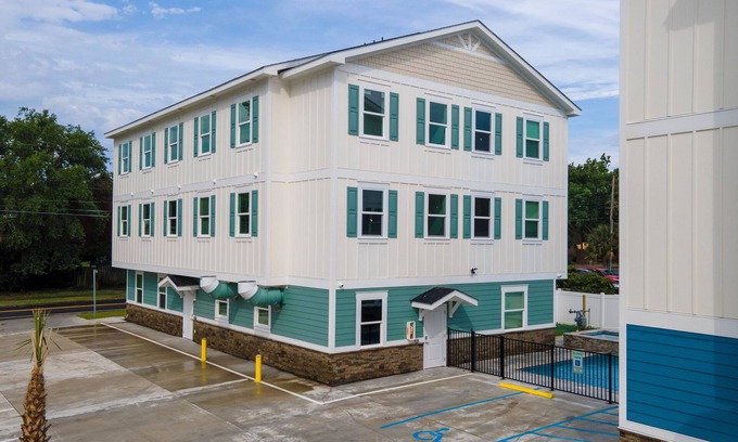 Myrtle Beach House | Brand New 20beds/19baths near MB Attractions/Airport Pvt Pool 350ft to beach