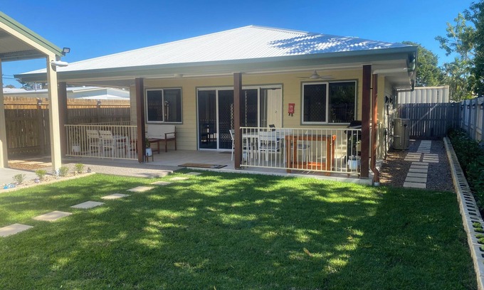 Scarness House | Brand New 2BR Coastal Home w/Outdoor Entertaining – 350m to Beach, Pier & cafes