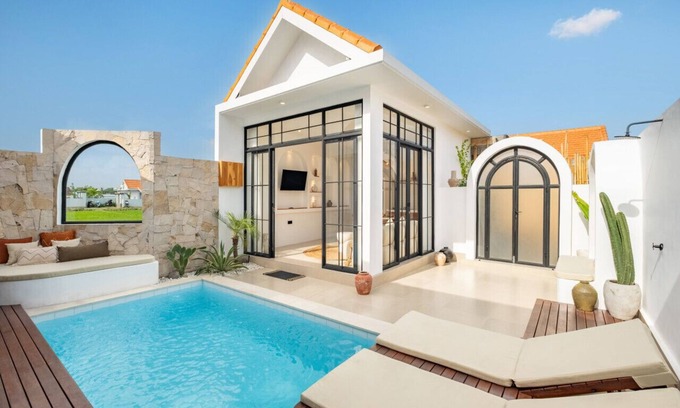 Munggu Villa | Brand New 2BR Villa w/Rice Field Views in Pererenan
