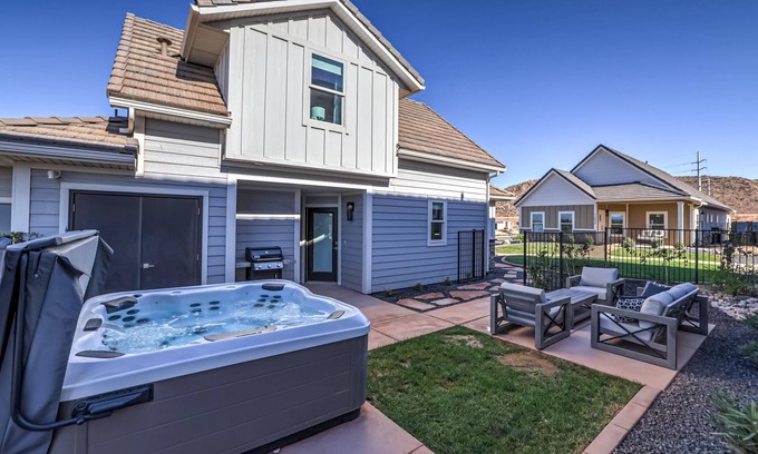 St. George House | Brand New | 3 Bed | lazy river | pool | minigolf | Q