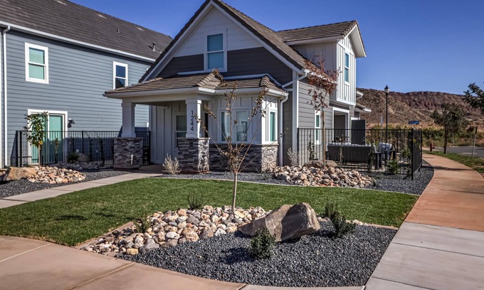 St. George House | Brand New | 3 Bedroom | Lazy River and Mini Golf | Cottage | SC