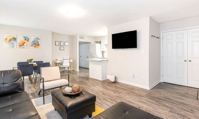 Sugar Creek Apartment | Brand New 3 min to Noda+Free Parking+Self Check In