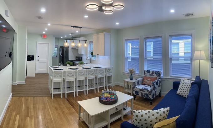 St. Marks Apartment | BRAND NEW 3bds/2bths in a small & friendly neighborhood.nMins away from Boston.