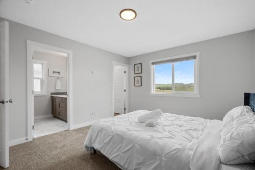 Southeast Calgary House | Brand New 3BR Home near Sikome Beach Bow River Golf Free WiFi and private two cars parking