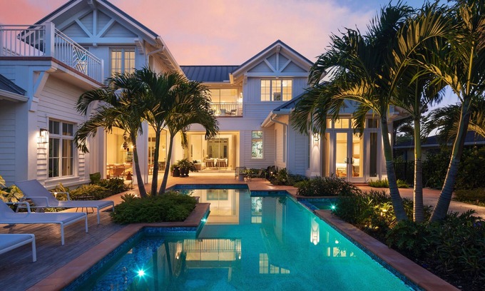 Lake Park Villa | Brand new 4bdr Villa in Old Naples - walking distance to Beach