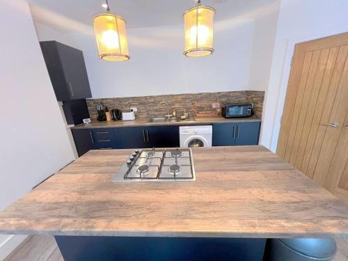 Croham House | BRAND NEW 5-bedroom House - 25min to London