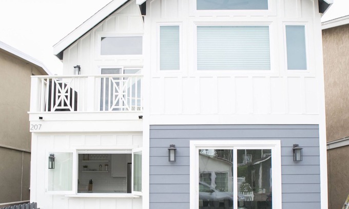 West Newport House | BRAND NEW BEACH HOUSE