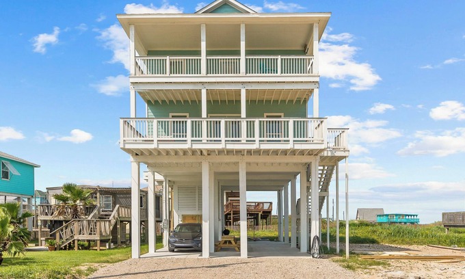 Surfside Beach House | Brand New BeachfrontnW/Tesla Charger-Amenities