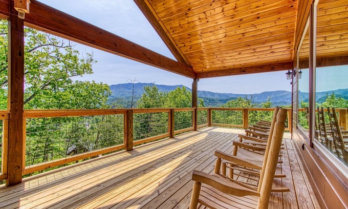 Gatlinburg Cabin | *BRAND NEW BUILD* 5 Bedroom, 5 Bath With 4,000 Sq Ft With Mountain View